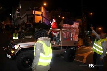 Papá Noel irrumpe en Lomo Magullo en un 4x4/FJS Fotografía.